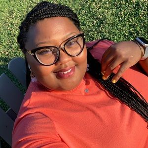 Meet your Posher, Monique